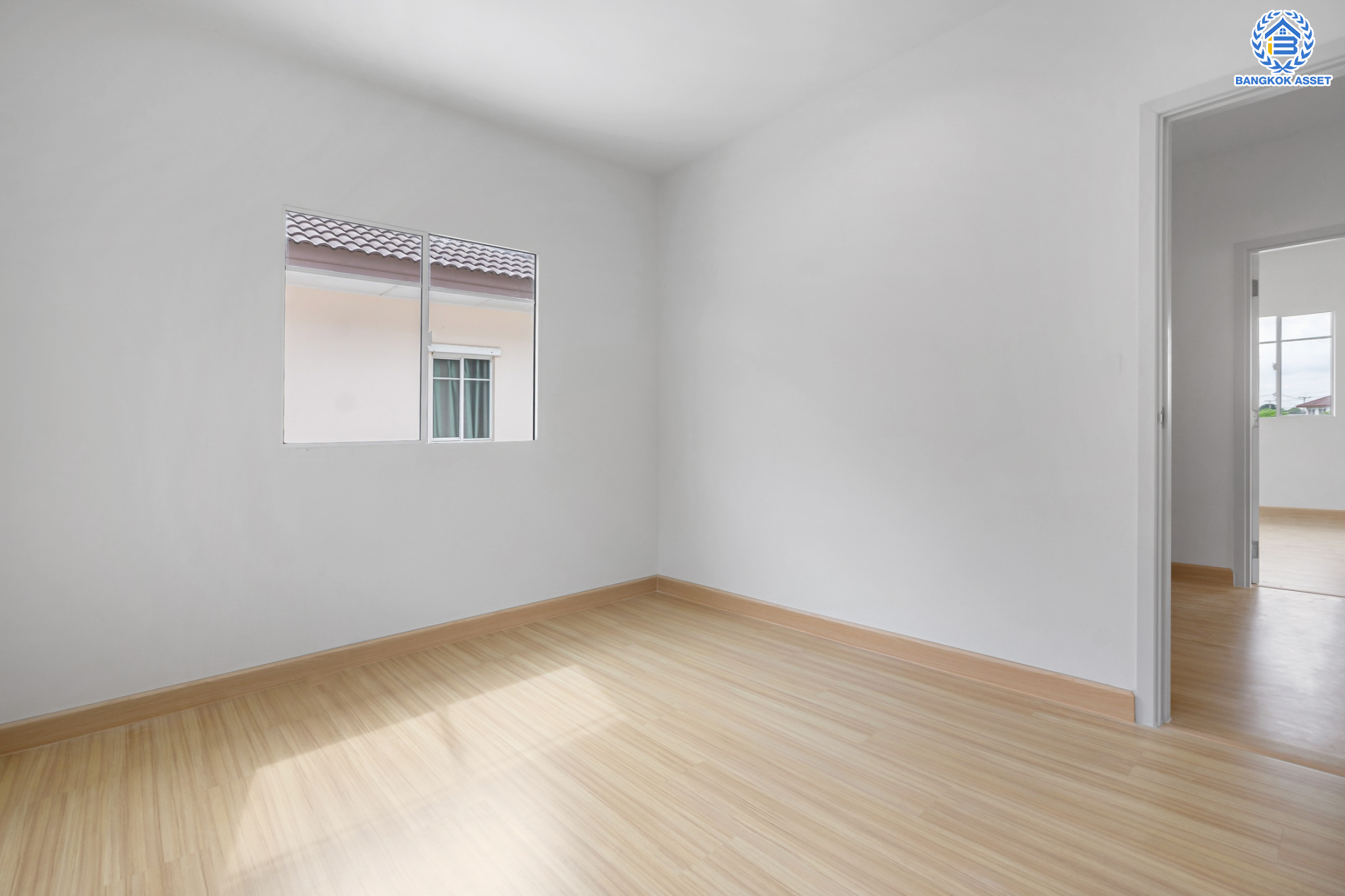 บ้านมือสองตกแต่งใหม่ ม.ภัสสร26 ราชพฤกษ์-ติวานนท์ หลังมุม เนื้อที่ 58.1 ตร.ว. ฟังก์ชัน 3 ห้องนอน 2 ห้องน้ำ จอดรถได้ 2 คัน บรรยากาศเงียบสงบเป็นส่วนตัว สิ่งอำนวยความสะดวกมากมาย! บนทำเลศักยภาพ หน้าโครงการติดถนนใหญ่ เชื่อมต่อถนนราชพฤกษ์ ใกล้จุดขึ้นทางด่วน "ศรีสมาน"...